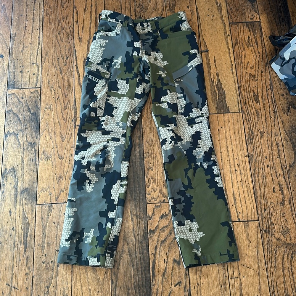 Kuiu Attack Pant. Size 28. Excellent condition. No rips or stains. Verde